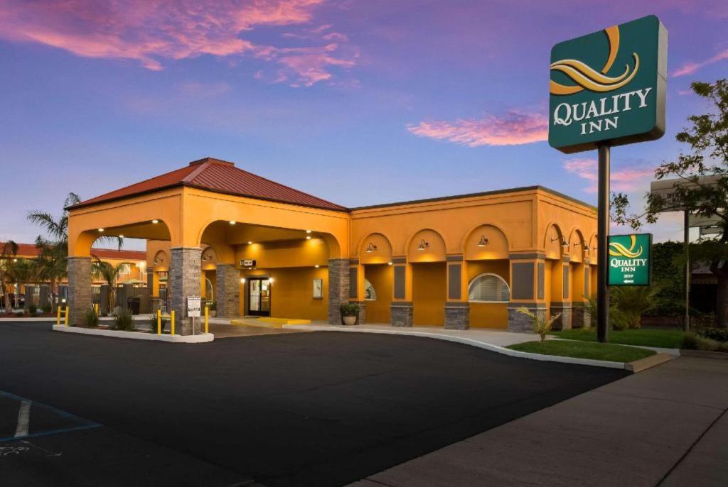 Quality Inn Redding Near I-5 Exteriér fotografie
